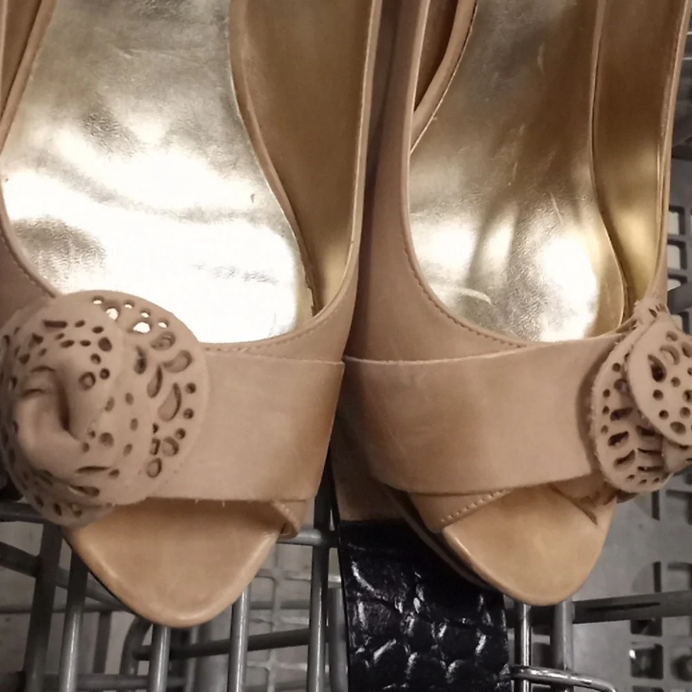 Guess Shoes Size 10